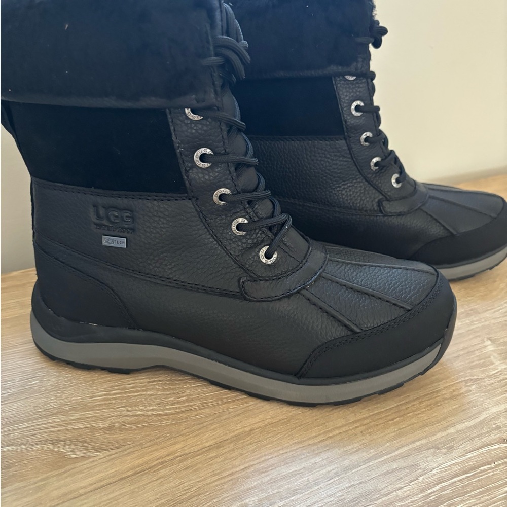 UGG NIB Black Adirondack Boot III 9.5
